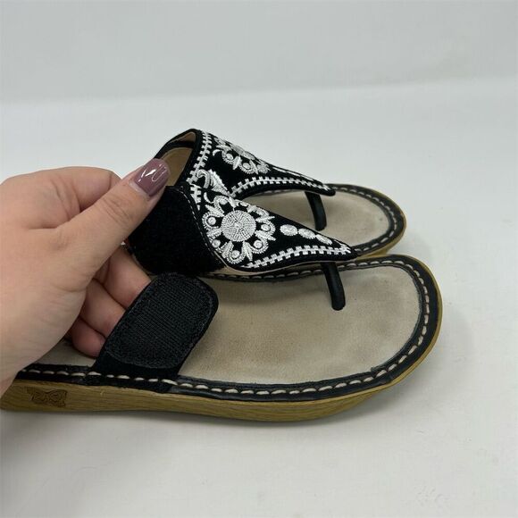 Alegria Vanessa Black Embroidered Mandala Casual Slip On Thong Sandals Size 35 - Picture 13 of 16
